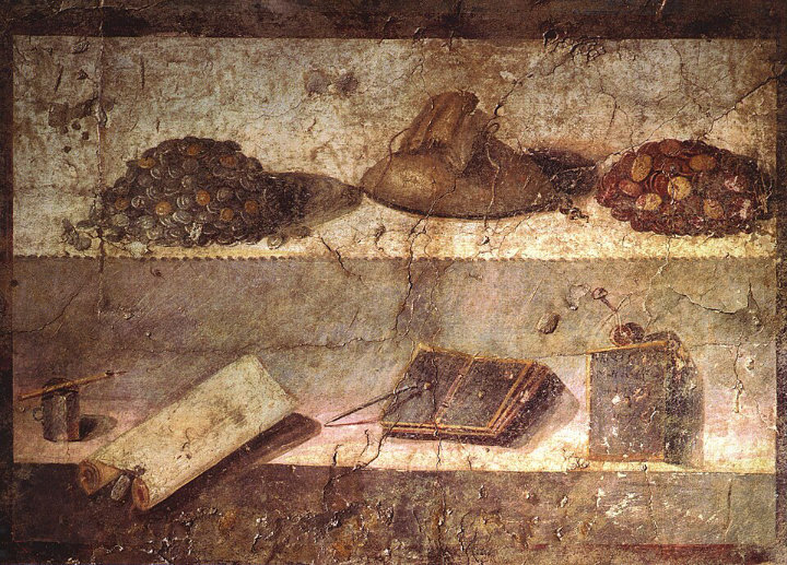 Da Pompeii, Praedia di Iulia Felix - Quarto quadro con natura morta a decorazione di una parete tripartita di colore rosso e giallo. Su due ripiani figurano gli elementi caratteristici del commercio: sul ripiano superiore una borsa di tela contenente del denaro separa un gruzzolo di monete d'argento e d'oro a sinistra da un altro gruzzolo di monete d'oro a destra; sul piano inferiore figurano un calamaio in bronzo con stiletto, un rotolo di papiro con sigillo, ed infine due tavolette cerate, documenti di transazioni economiche.