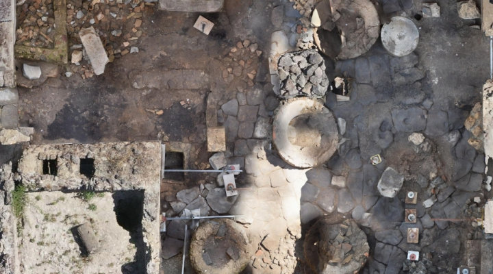 POMPEII: PRISON BAKERY EMERGES