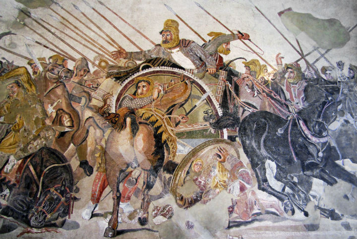 Il grande mosaico "Battaglia di Isso" rinvenuto nel 1831 nella Casa del Fauno a Pompei e conservato nel Museo Archeologico di Napoli. Nella Casa del Fauno è stata installata una copia fedele del grande mosaico.