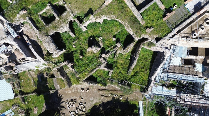 Pompei, Insula meridionalis - Pompei Oltre il 79 d.C.: L'Invisibile Storia della Rinascita e dell'Oblio Pompei, Insula meridionalis